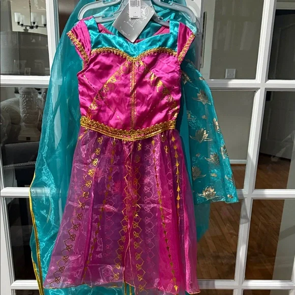 3 Disney Jasmine Princess Costumes and bag - Picture 4 of 6